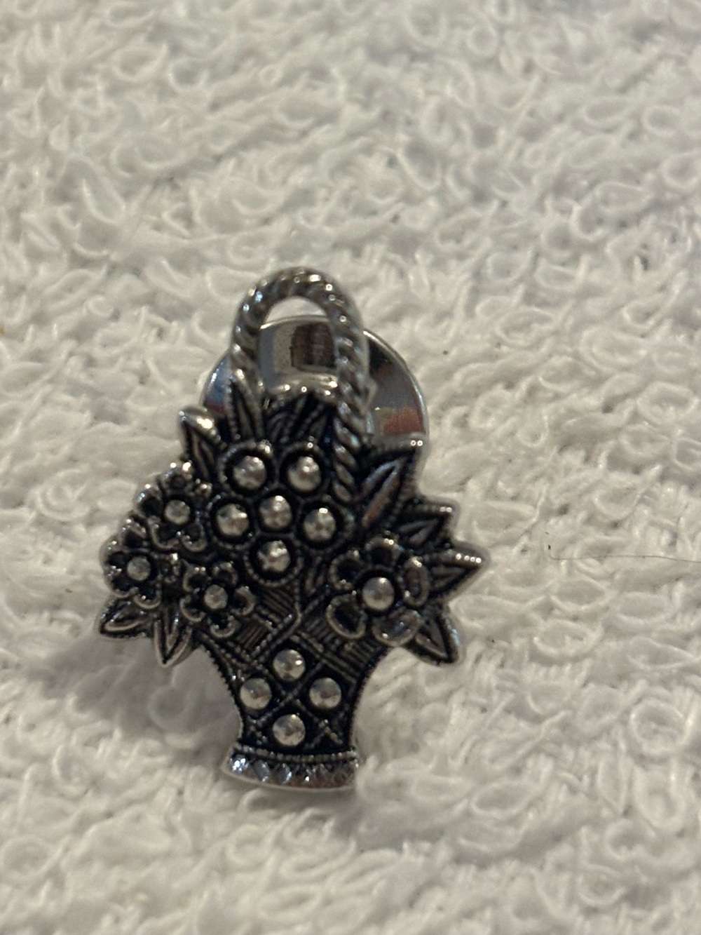 Vintage 1982 Avon Flower Basket Pin